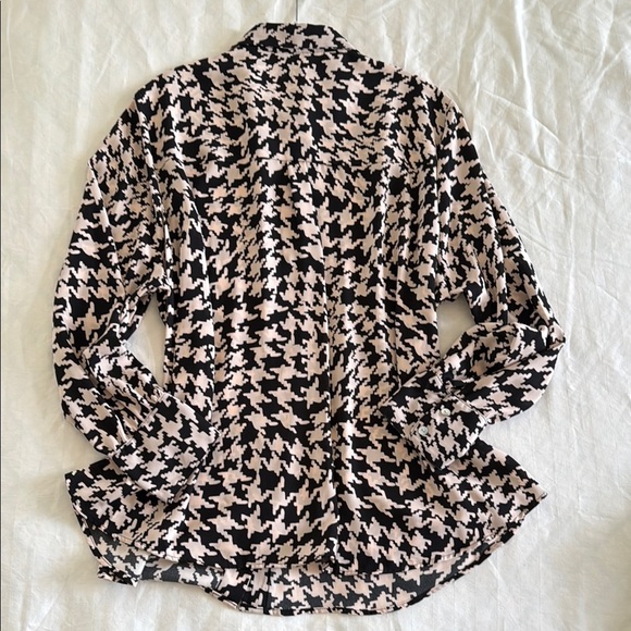 Marks & Spencer Black and Cream Houndstooth Graphic Blouse - Picture 2 of 12